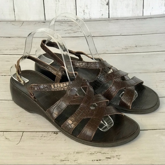 Etienne Aigner Grant Leather Strappy Sandal - Picture 1 of 11